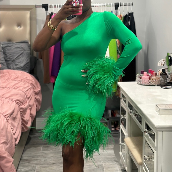 Green One Sleeve Custom Ostrich Feathers Bodycon Mini Dress - Picture 3 of 15
